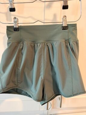 Lululemon Running Shorts Size 4 - Sage Green